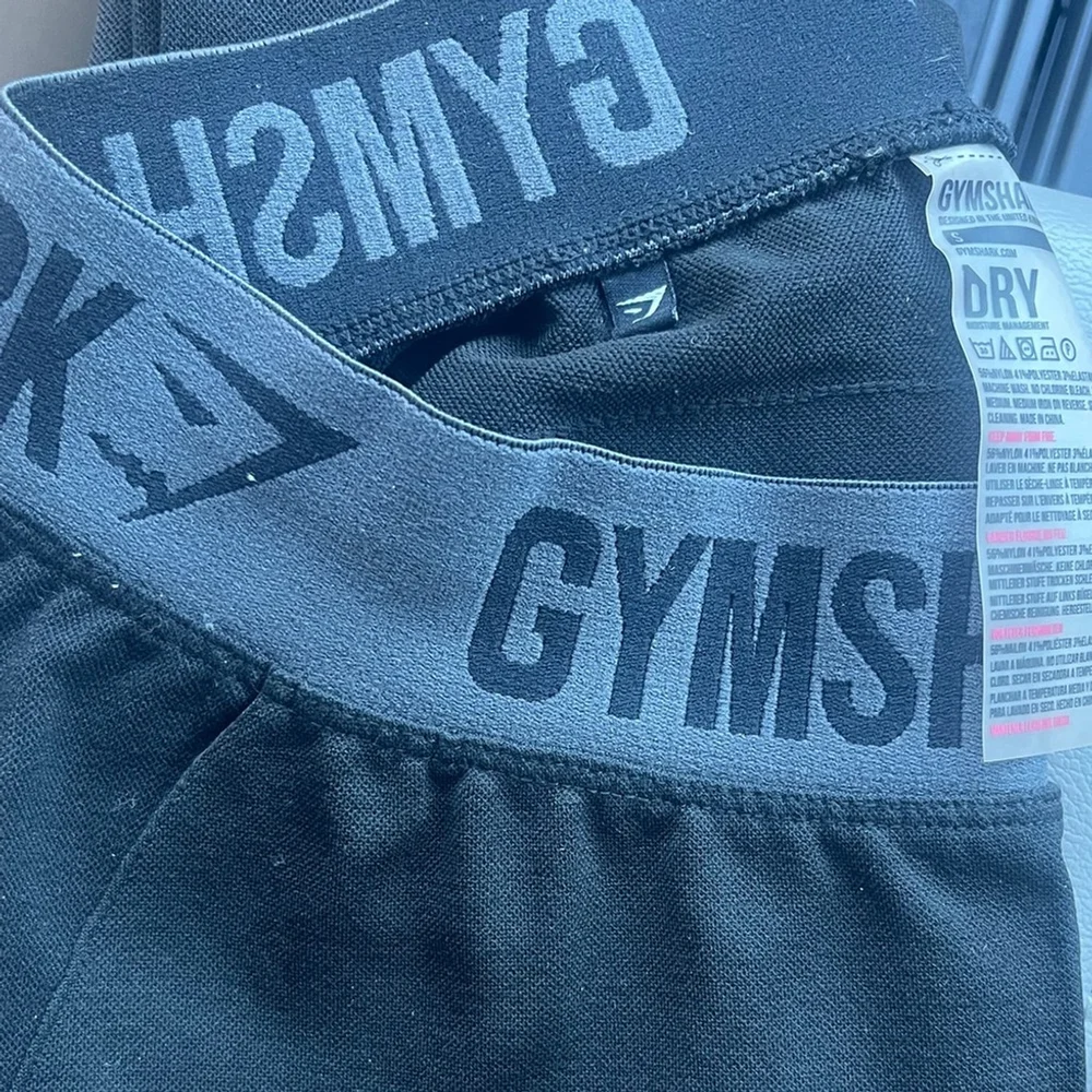 Gymshark Dry Charcoal and Black Leggings | EUC | Sz S